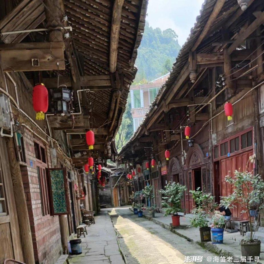 新华全媒+|“慢火车”上的“村晚”